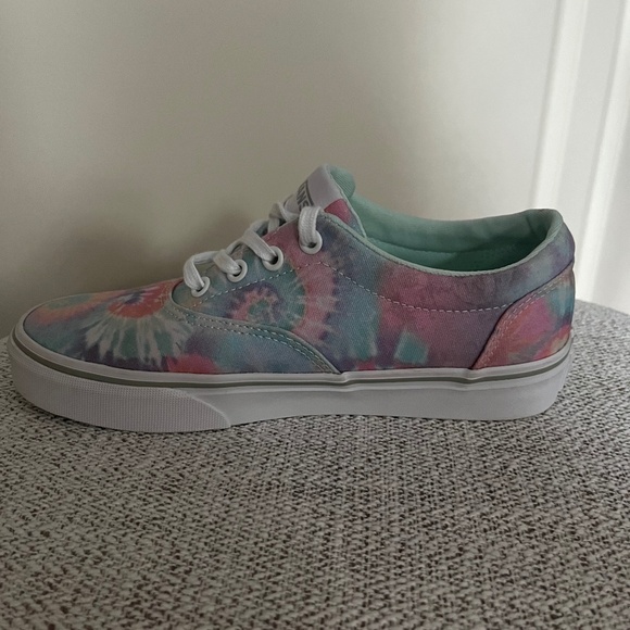 Vans Women’s Sneakers - Picture 12 of 16